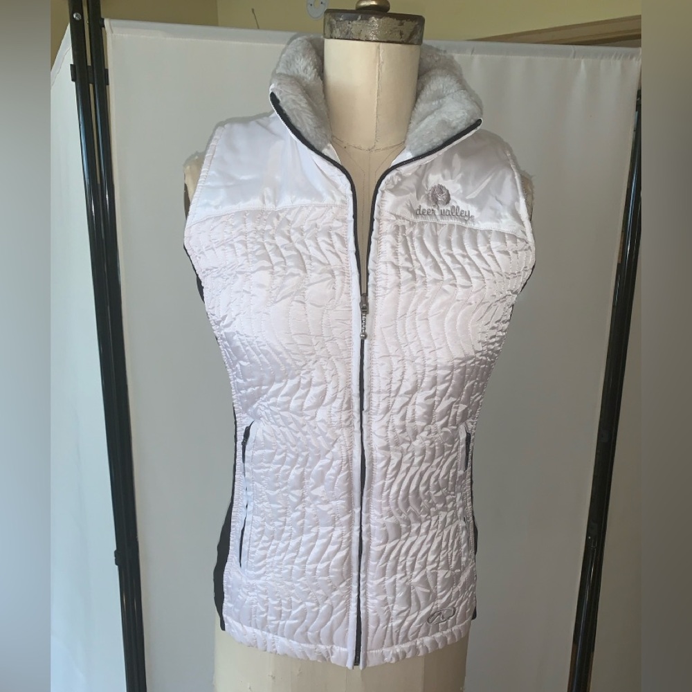 Marker Women's White Quilted Ski Vest “Deer Valley” Small